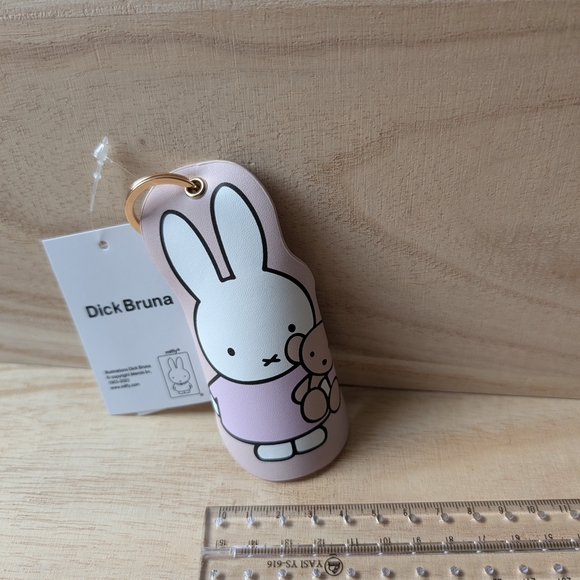 Pink Miffy Keychain BNWT New - Picture 3 of 6